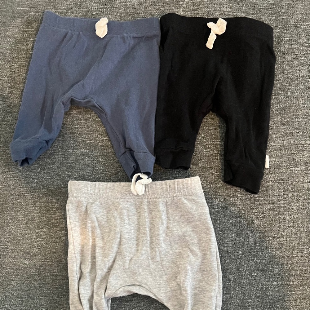 Bundle of 3 baby boy Gerber jogger sweat pants - Blue, Black, Grey - size 0-3M